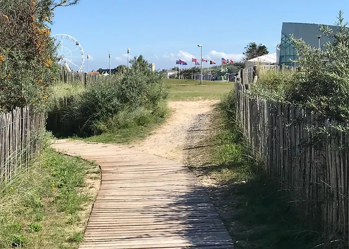 Bleu Sale - F2 Courseulles Avec Balcon