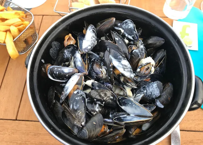 Bleu Sale - F2 Courseulles Avec Balcon