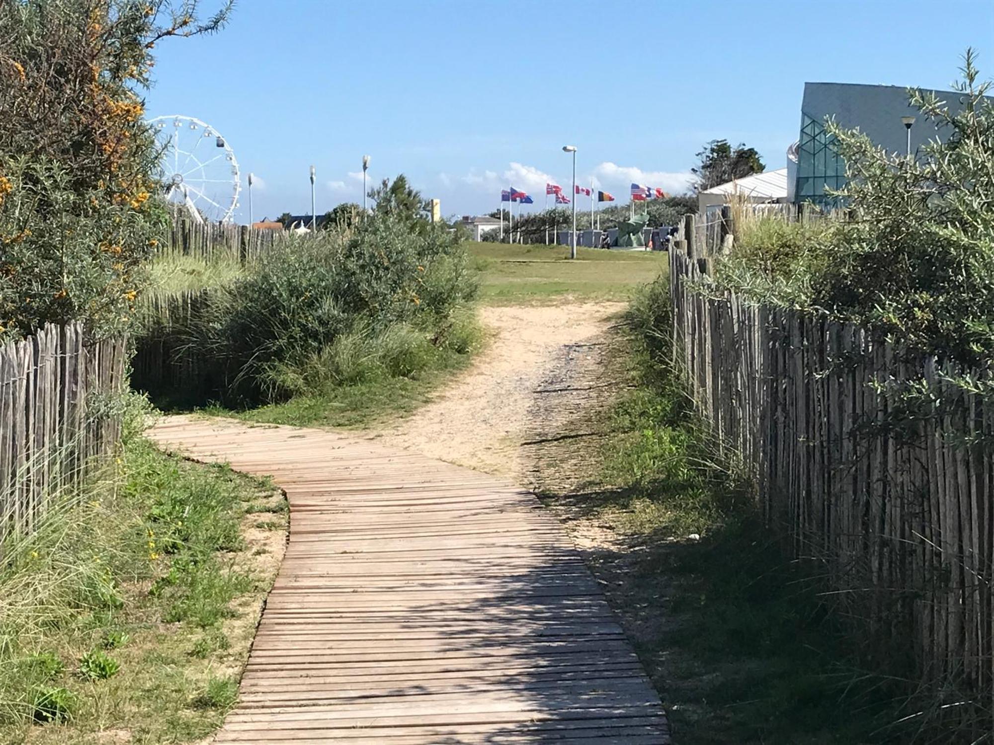 Bleu Sale - F2 Avec Balcon * Courseulles-sur-Mer