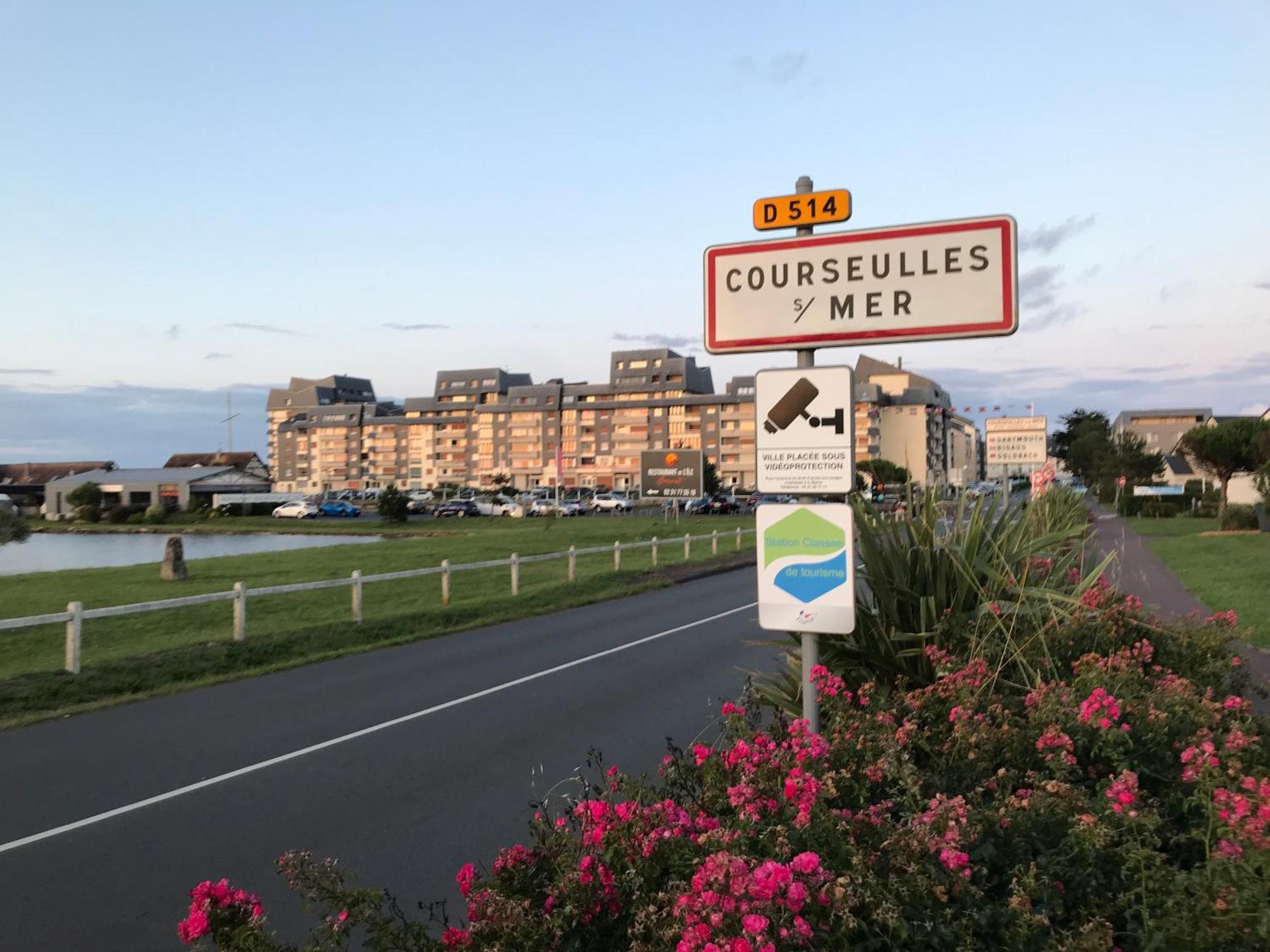 Bleu Sale - F2 Avec Balcon * Courseulles-sur-Mer